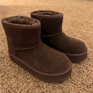 UGG burnt cedar classic mini platform youth/womens  Boots